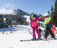 Pistengaudi in Oberbayern: Ski-Erlebnis für die ganze Familie