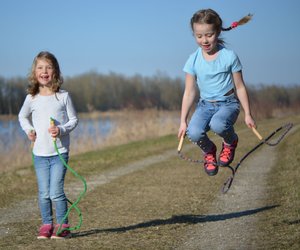 Filzen mit Kindern: So einfach könnt ihr ein Springseil selber machen