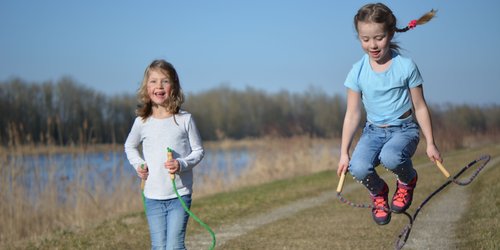 Filzen mit Kindern: So einfach könnt ihr ein Springseil selber machen