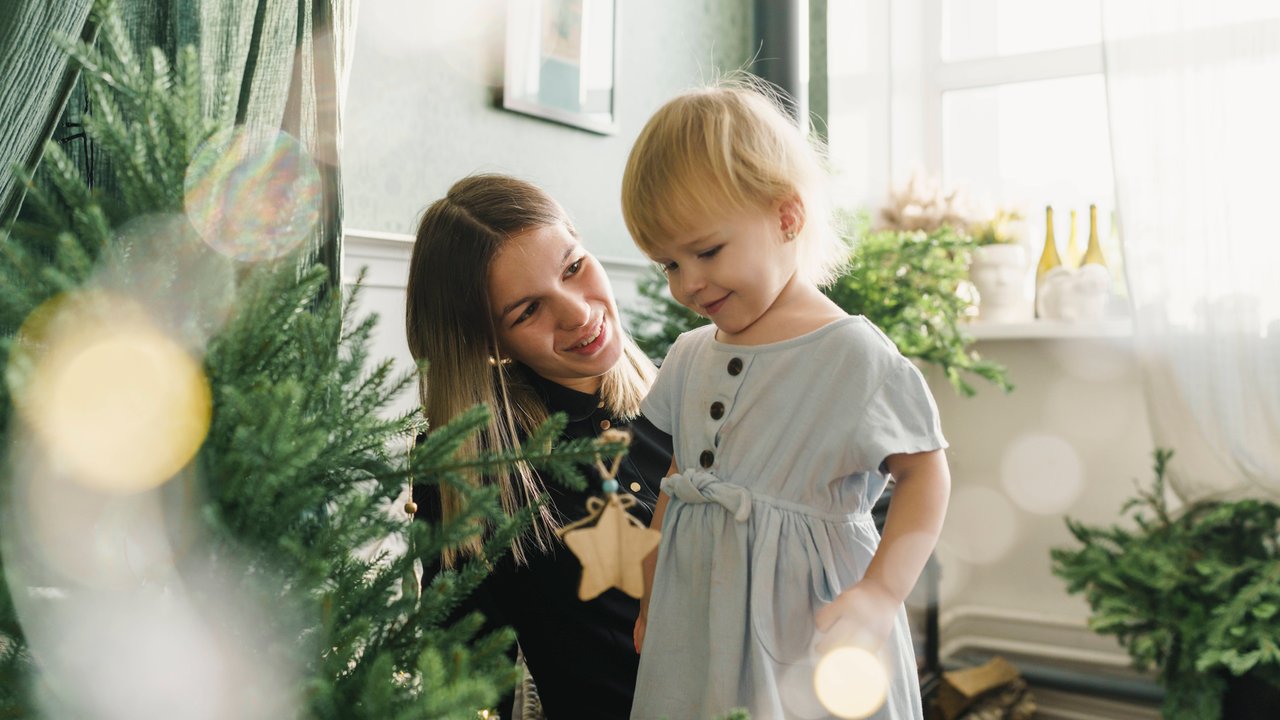 Kinderfreude und ein Spiel mit Sinn: Mit diesem spielerisch-kniffligen Weihnachtsgeschenk von Tchibo.