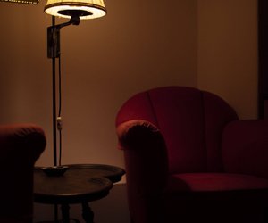 Nostalgische Schmückstücke: 12 Möbel, die in Omas Wohnzimmer unentbehrlich waren