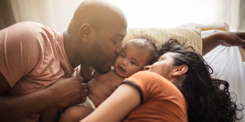 Bonding: Wie wir Eltern von Geburt an ein Liebes-Band zu unserem Baby knüpfen
