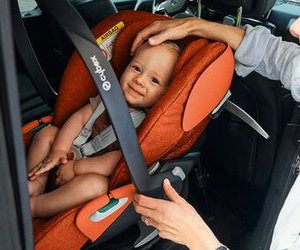 Babyliegeschale fürs Auto: Sind die komfortablen Sitze wirklich sicher?