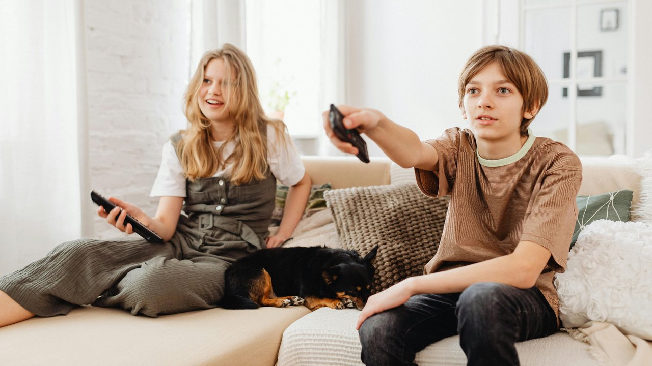 Ein Leben ohne Flimmerkiste - schwer vorstellbar. Wir verraten dir, wer den Fernseher erfunden hat.