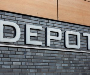 Gartenliebhaber aufgepasst: Diese Sonnenliege von Depot ist ein echter Hit