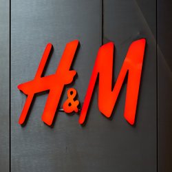 Ein Muss fürs Kinderzimmer: Bei H&M Home gibt es diese zuckersüße Bambi-Rassel