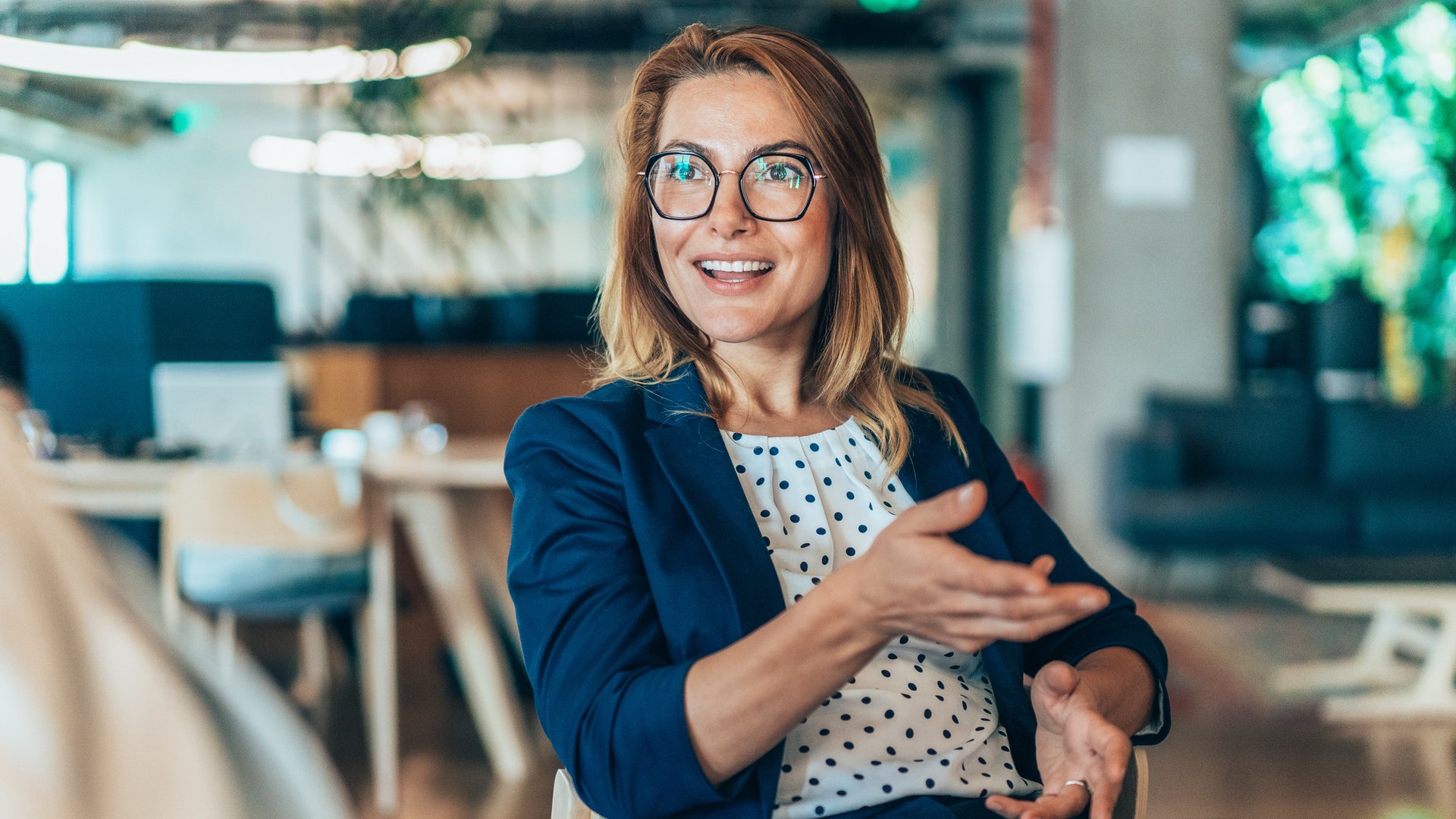 5 Eigenschaften, die kluge Menschen im Gespräch zeigen – nutze auch du ...