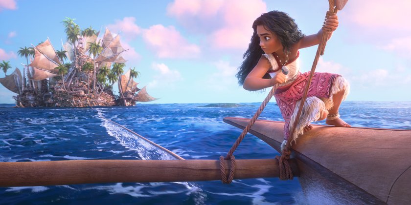 Ist das eine Insel vor der Vaiana da davon fährt? Nein, natürlich nicht. Es sind die Kokomora, die Vaiana schon in Teil 1 das Leben schwer gemacht haben.