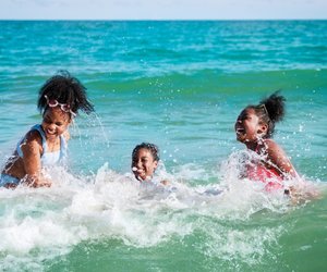 Diese 10 Tipps einer Rettungsschwimmerin können euren Kindern das Leben retten