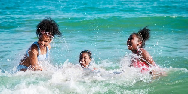 10 Tipps einer Rettungsschwimmerin, die euren Kindern das Leben retten können