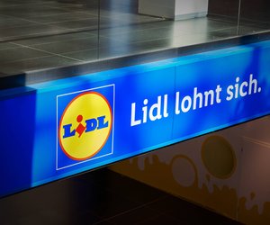 Hol dir den Weltraum ins Wohnzimmer: Diese beliebte Stehleuchte von Lidl ist besonders