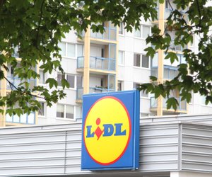 Bereit für den Winterurlaub: Mit der Kinder-Skihose von Lidl, die schön warm hält