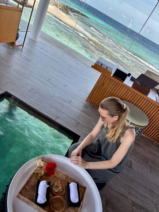 Wellness fängt im The Westin Maldives Miriandhoo Resort schon mit dem Blick aufs Meer an.