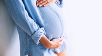 Bauchschmerzen in der Schwangerschaft: Das kann dahinter stecken