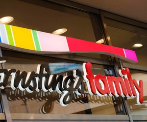 Rentier-Rasselsöckchen für Babys: Niedliche Weihnachtsaccessoires bei Ernsting's family