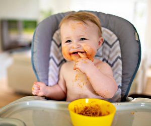 Baby-Ernährung: Häufige Fragen zum Füttern und Essen im 1. Lebensjahr