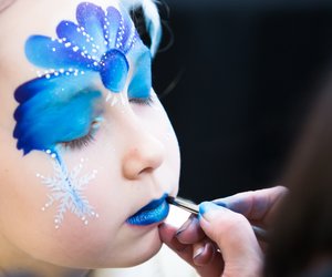 Elsa schminken: In nur 4 Schritten zum einfachen Eisköniginnen-Make-up!