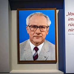 Von DEFA bis Puhdys: Nur 3 von 10 Wessis bestehen diesen DDR-Popkultur-Test