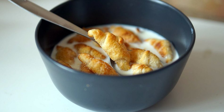 Neuer Frühstückstrend: So zaubert ihr niedliche Mini Croissant Cereals