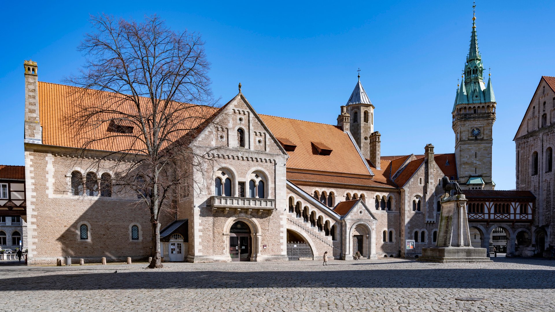 Neu aufgebaut Diese beeindruckende Burg hat sich über die Jahrhunderte