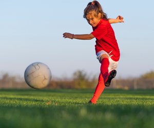 Fußball für Kinder: Das lernen unsere Kinder beim Fußball spielen