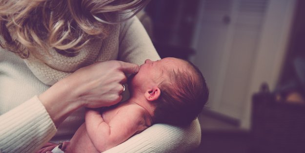 Ashwagandha in der Stillzeit: Kann das Kraut dem Baby schaden?