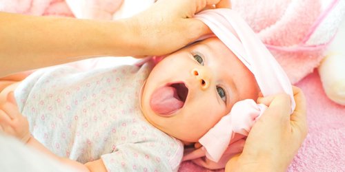 Größentabelle für Babys: Alle Babygrößen von 0-24 Monaten