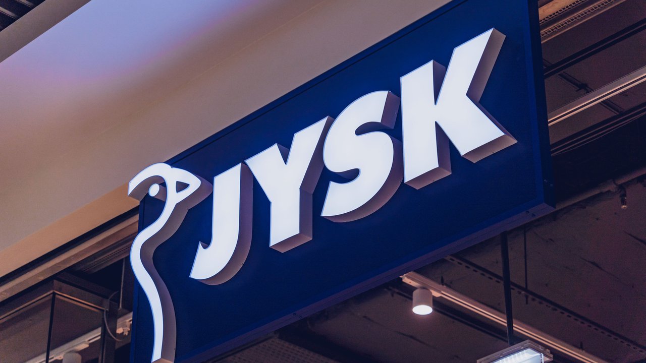 JYSK Logo in einer Filiale in Polen