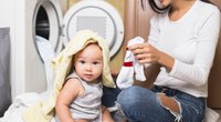 Babykleidung waschen: Häufige Fragen zu Waschmittel, Temperatur, Flecken & Co.