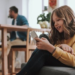 Kindersicherung für das Handy: So surfen eure Kinder sicher mit iPhone und Android-Phone