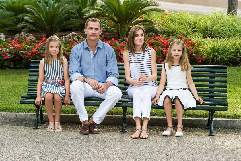 Felipe und Letizia mit ihren Töchtern in Madrid 2019