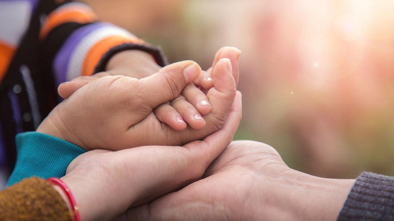 Altersgrenze Adoption: Bis wann darf man ein Kind adoptieren?