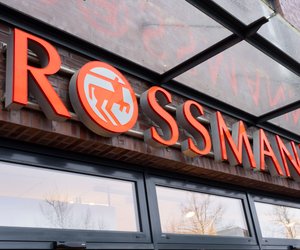 Bei Rossmann gibt es ein knuffiges Hasen-LED-Nachtlicht fürs Kinderzimmer