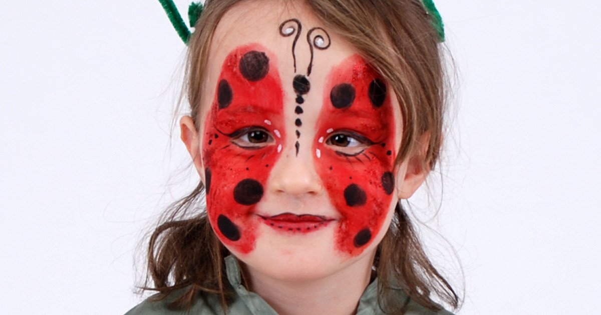 Marienkäfer schminken mit Glückspunkten
