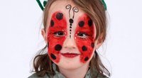 Einfach und schnell: So schminkst du dein Kind an Fasching als Marienkäfer oder Ladybug