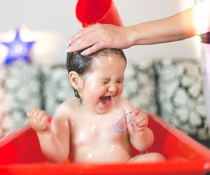 Haare waschen ohne Tränen: 15 Tricks für entspanntes Haare waschen bei Kindern