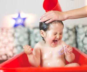 Ohne Tränen: 15 Tricks für entspanntes Haare waschen mit kleinen Kindern