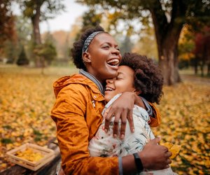 Von Apfelkuchen bis Nachtwanderung: 10 lustige Herbst-Aktivitäten mit Kids