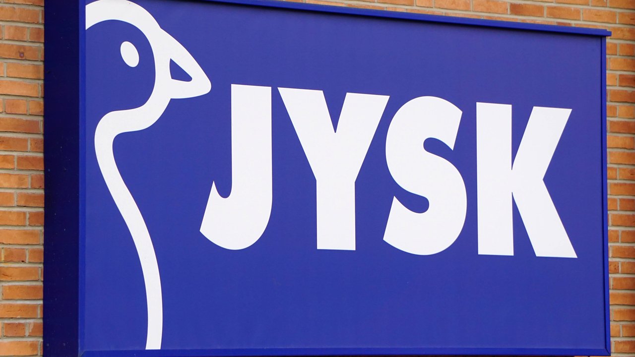 Dieser Lounge-Sessel von Jysk ist ein komfortabler Hingucker.